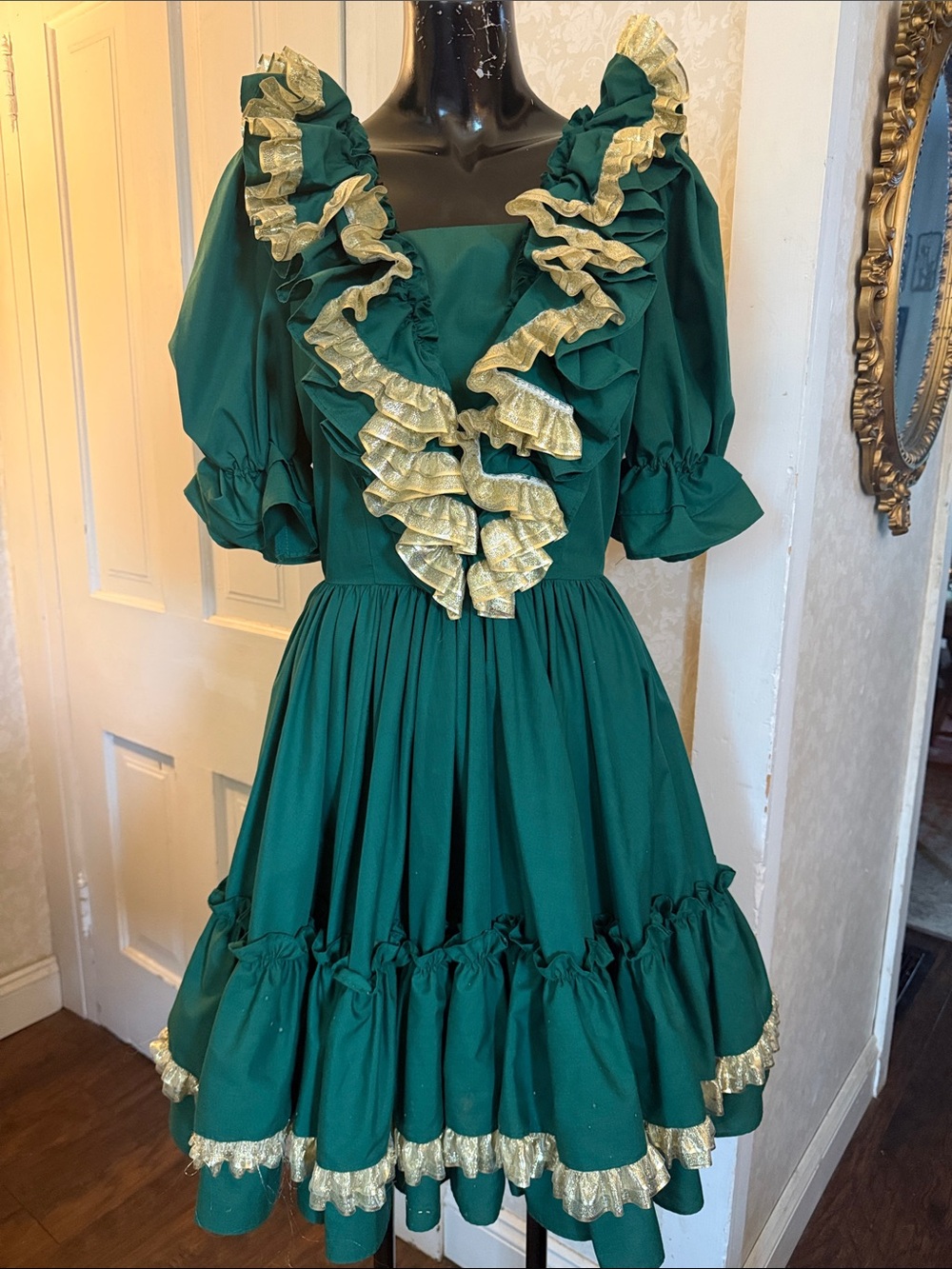 Sisters Green & Gold Ruffled Square Dancing Puff Sleeve Dress Size 4
